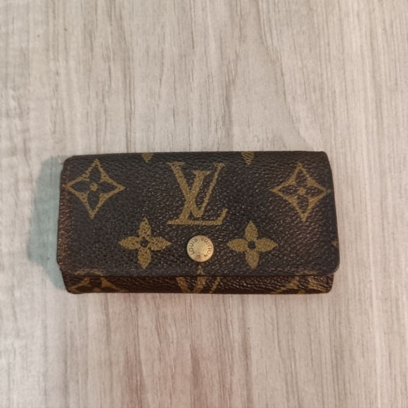 Louis Vuitton Accessories - LOUIS VUITTON Monogram Multicles 4 Key Case